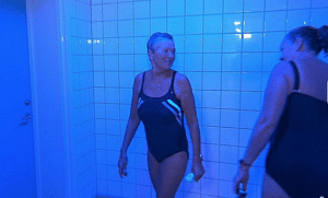 Checking swimmers for bacteria with a blue light